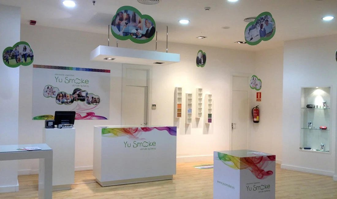 ESCAPARATISMO EN MADRID YU SMOOKE VINILOS AEREOS DE PVC